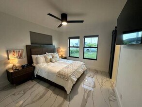 135 Tahiti Cir, Unit 1311 in Naples, FL - Building Photo - Building Photo