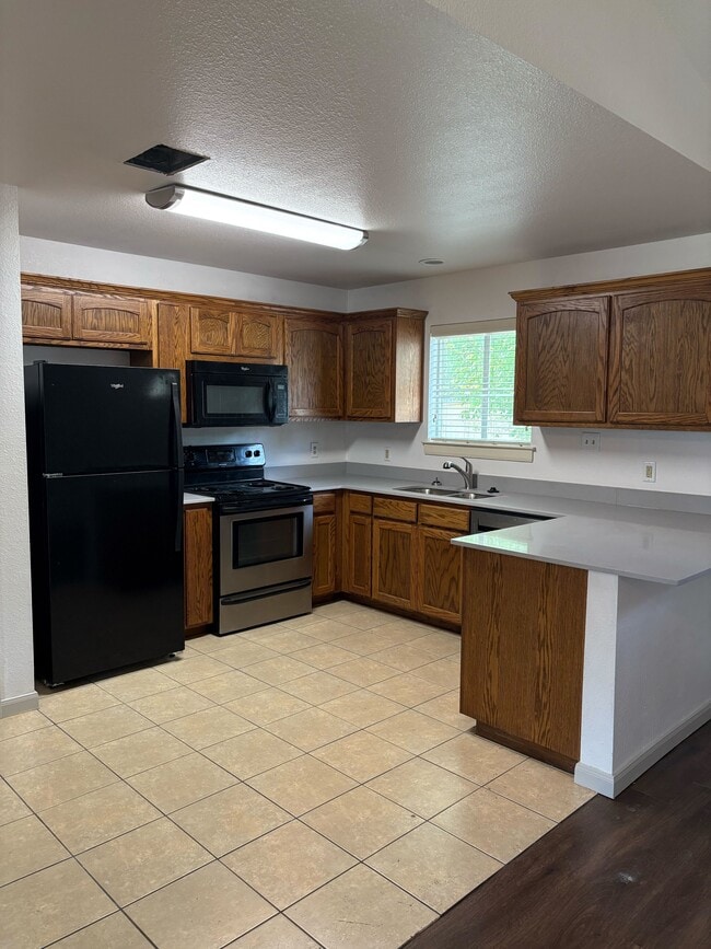 1415 Owens St in San Marcos, TX - Foto de edificio - Building Photo