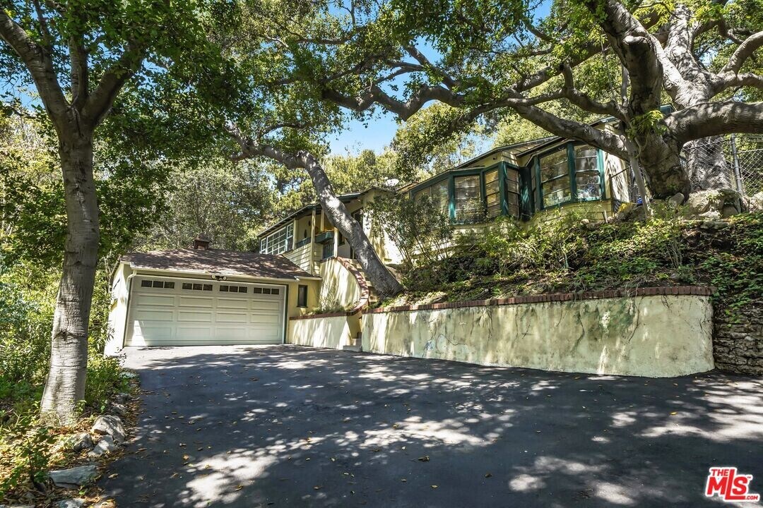 7503 Willow Glen Rd in West Hollywood, CA - Building Photo