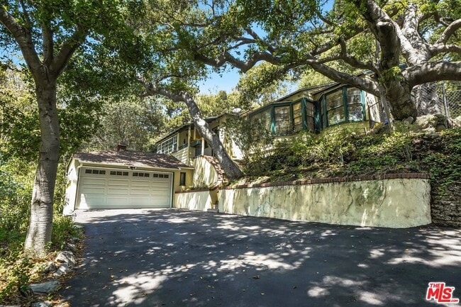 property at 7503 Willow Glen Rd