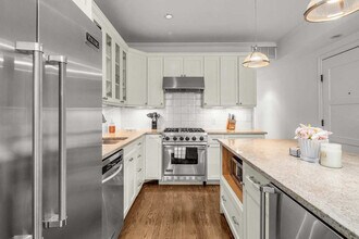 49 W 16th St in New York, NY - Building Photo - Building Photo