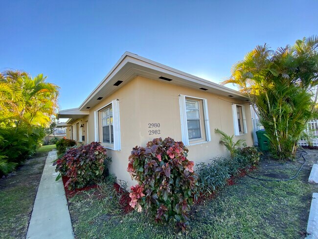 2982 SW 25th St, Unit #2 in Miami, FL - Building Photo - Building Photo