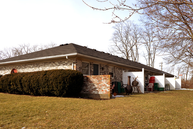 185 S Tippecanoe Dr in Tipp City, OH - Foto de edificio - Building Photo