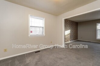 5403 Amberhill Dr in Greensboro, NC - Building Photo - Building Photo