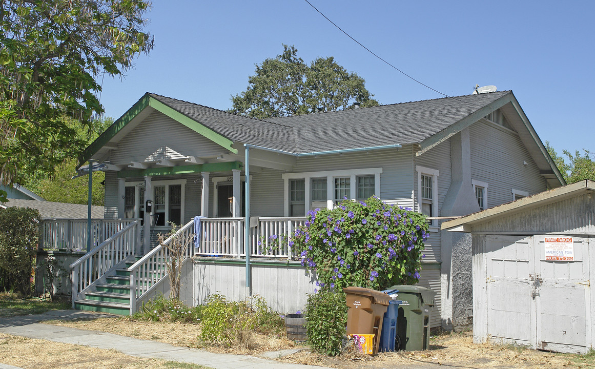 1235 Warren St in Martinez, CA - Foto de edificio