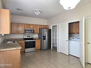 8940 W Olive Ave in Peoria, AZ - Building Photo - Building Photo