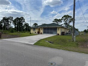 1127 Foggia St E in Lehigh Acres, FL - Building Photo - Building Photo