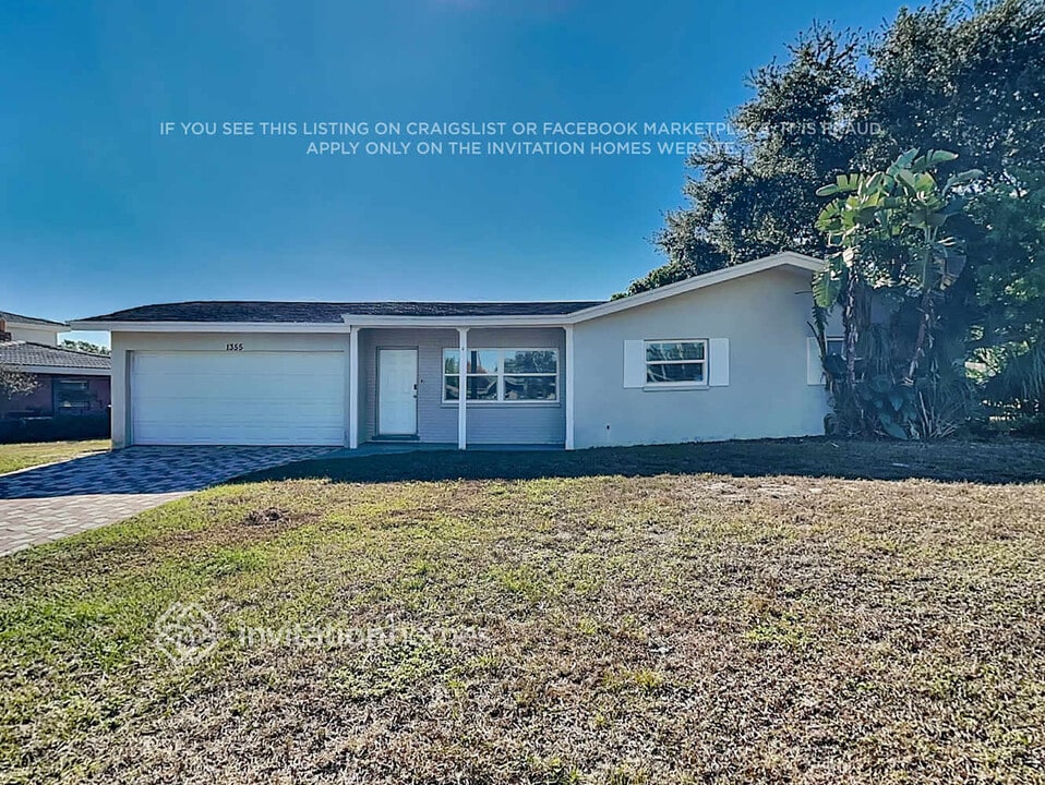 1355 Stratford Dr in Clearwater, FL - Building Photo