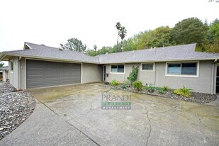 75 Stasia Dr in Novato, CA - Building Photo