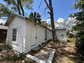 2131 Canal St C in Ft. Myers, FL - Building Photo