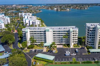 7979 Sailboat Key Blvd S in South Pasadena, FL - Building Photo - Building Photo