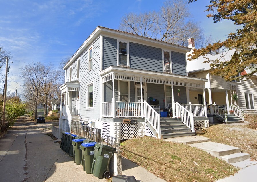 617 N Johnson St in Iowa City, IA - Foto de edificio