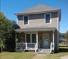 311 Monroe St in Roanoke Rapids, NC - Building Photo