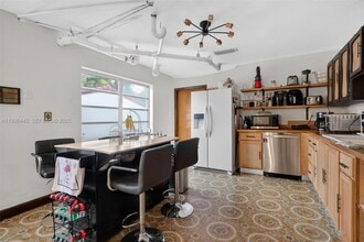 135 South Dr in Miami Springs, FL - Building Photo - Building Photo