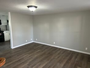 1618 Pat Dr, Unit 1618 pat dr in St. Joseph, MO - Foto de edificio - Building Photo