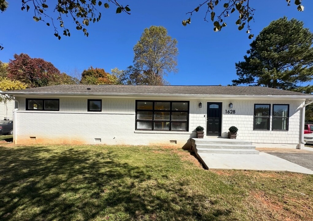 1628 Wandering Rd in Knoxville, TN - Building Photo