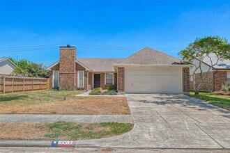 16015 Surrey Woods Dr in Friendswood, TX - Building Photo - Building Photo