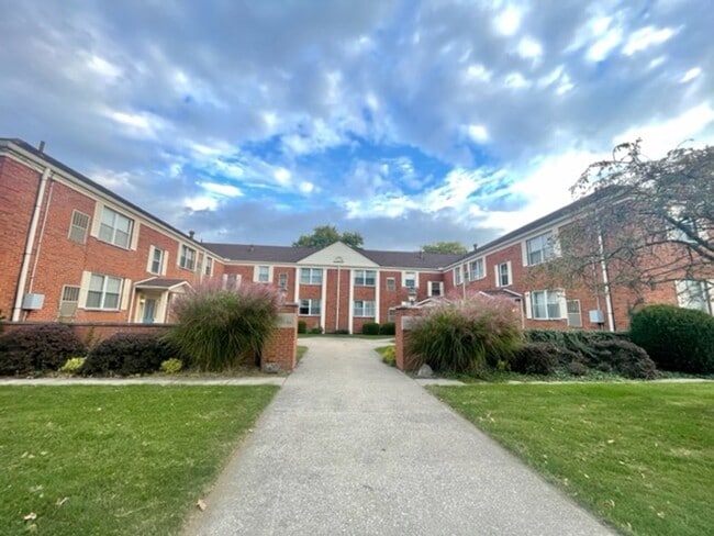 property at 460 Woodward Ave