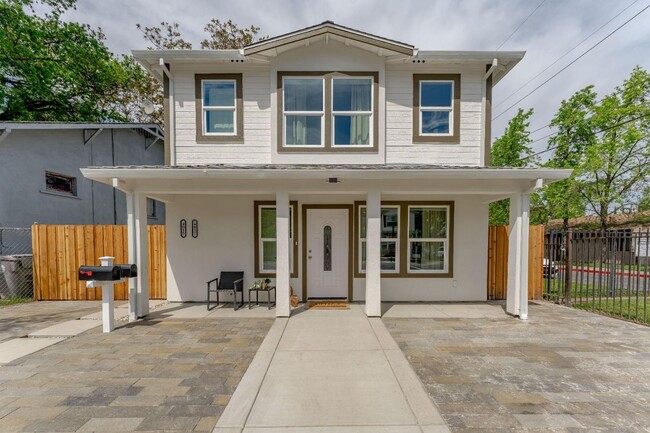 property at 4015-4017 Broadway