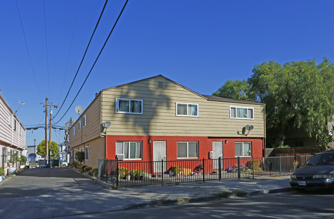 563 Avalani Ave