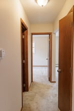 1933 Fairview Dr in West Bend, WI - Building Photo - Building Photo