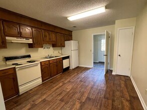 146 Daisy Adams Rd in Cochran, GA - Building Photo - Building Photo