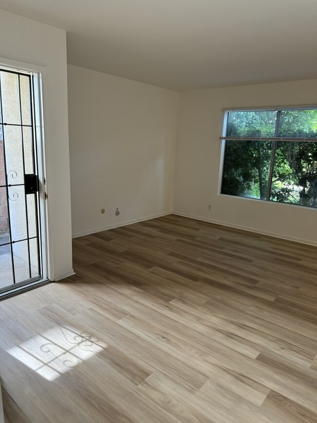 423 E Cedar Ave, Unit c in Burbank, CA - Building Photo - Building Photo