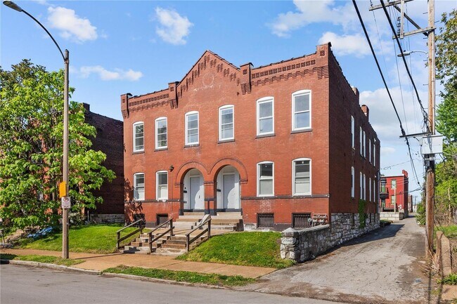3215 Nebraska Ave, Unit 3217 Nebraska Ave #2F in St. Louis, MO - Foto de edificio - Building Photo