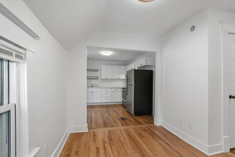 411 6th St NW, Unit 2 in Grand Rapids, MI - Foto de edificio - Building Photo