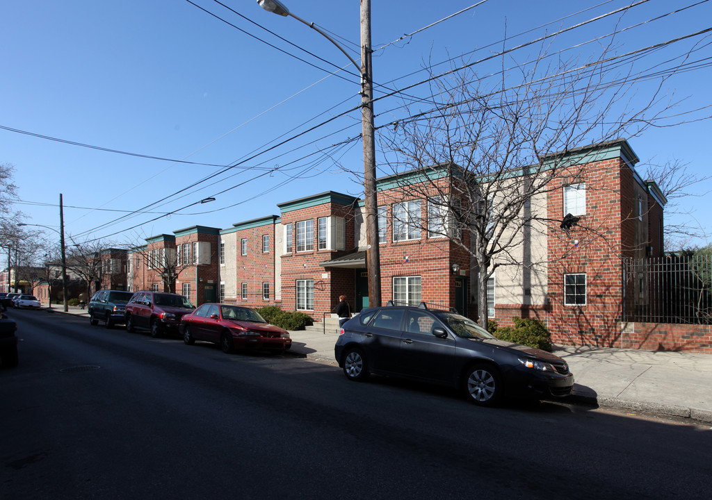 Tasker Village Apartments in Philadelphia, PA - Foto de edificio