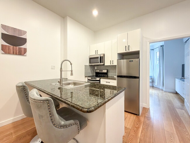 2129 Pine St in Philadelphia, PA - Building Photo - Building Photo