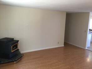 524 W 27th Pl in Eugene, OR - Building Photo - Building Photo