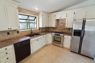 5806 W Pacific Park Dr in Spokane, WA - Building Photo - Building Photo