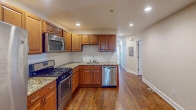 180 Dorchester St, Unit 1 in Boston, MA - Building Photo - Building Photo