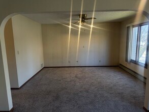 480 12th Ave SW in Le Mars, IA - Building Photo - Building Photo