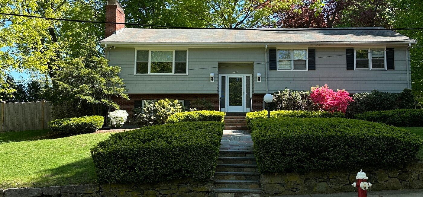 299 Mill St in Newton, MA - Building Photo
