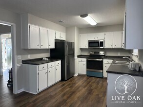 706 Robin Hood Dr in Hinesville, GA - Foto de edificio - Building Photo