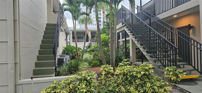 224 6th Ave N in St. Petersburg, FL - Foto de edificio - Building Photo