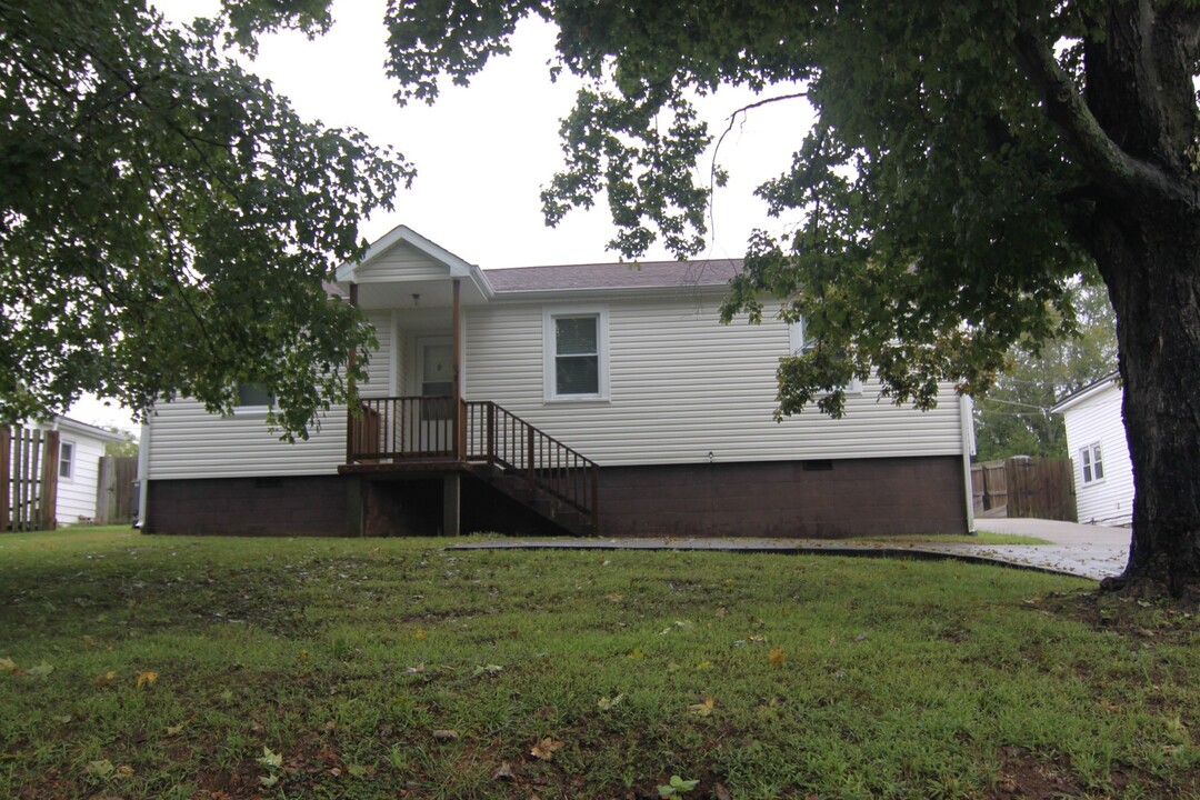73 Dixon Dr in Clarksville, TN - Building Photo