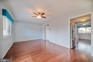 1908 Cambridge Dr in Crofton, MD - Building Photo