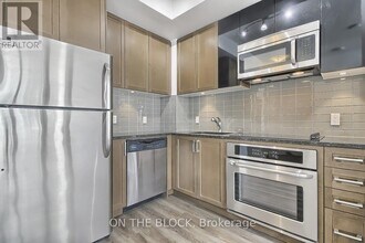 2603-89-689 Dunfield Ave in Toronto, ON - Building Photo - Building Photo