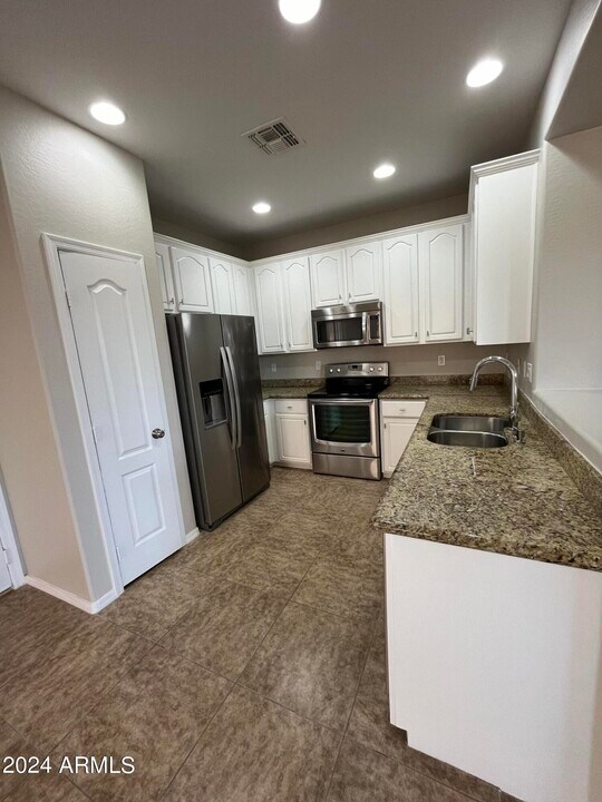 7132 S 7th Ln in Phoenix, AZ - Building Photo