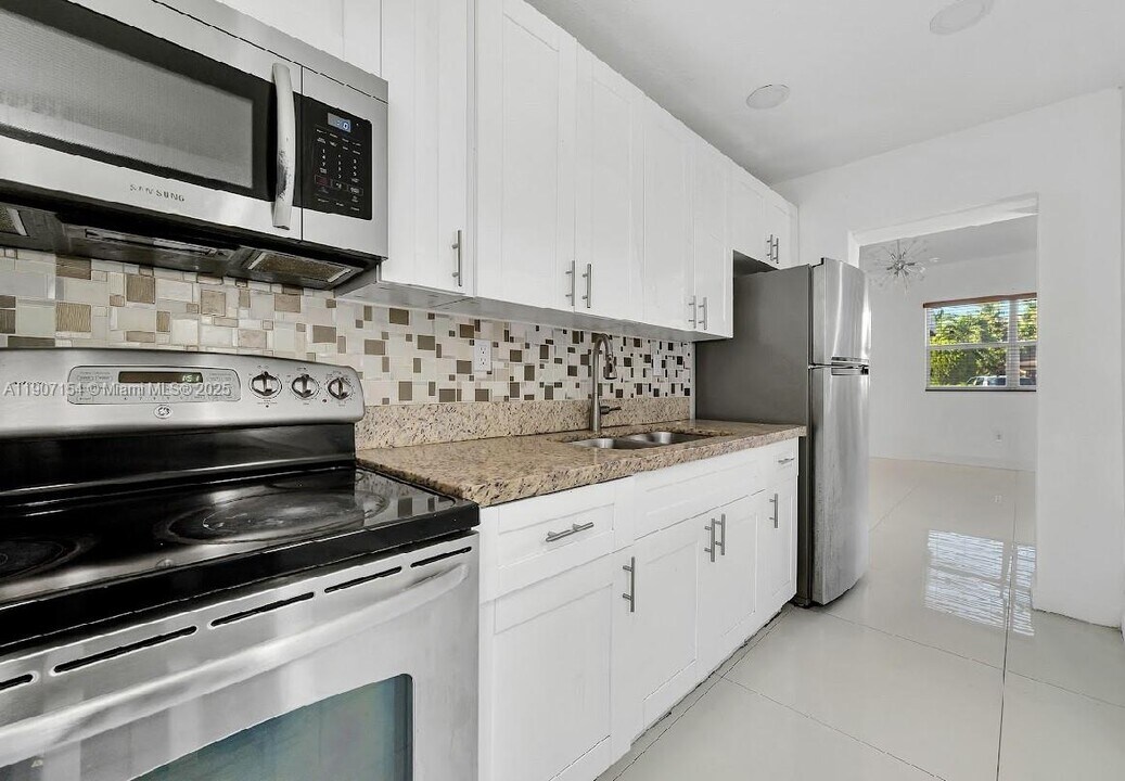 2902 NW 11th St in Miami, FL - Building Photo