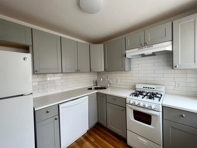 50 College Ave, Unit 3 in Somerville, MA - Building Photo - Building Photo