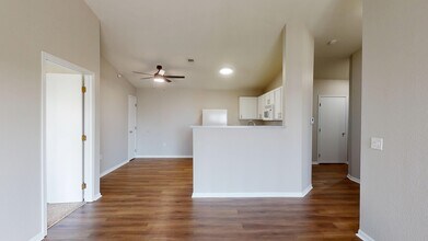Highclere Apartments in Council Bluffs, IA - Foto de edificio - Building Photo