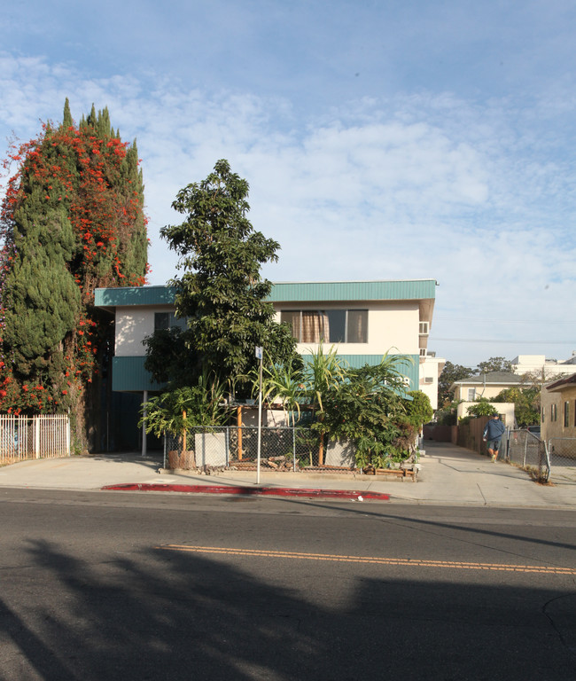 6129 Fountain Ave in Los Angeles, CA - Building Photo - Building Photo