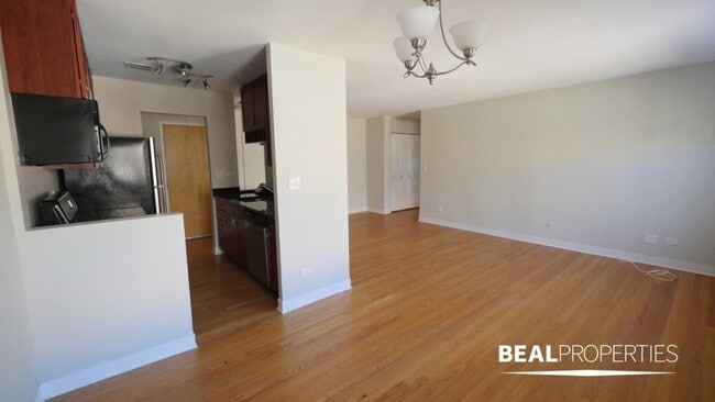 property at 623 W Wrightwood Ave