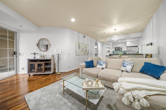 property at 585 N Rossmore Ave