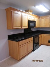 2429 SE Chinaberry Ave in Roseburg, OR - Building Photo - Building Photo