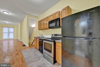 221 E Lafayette Ave in Baltimore, MD - Building Photo - Building Photo